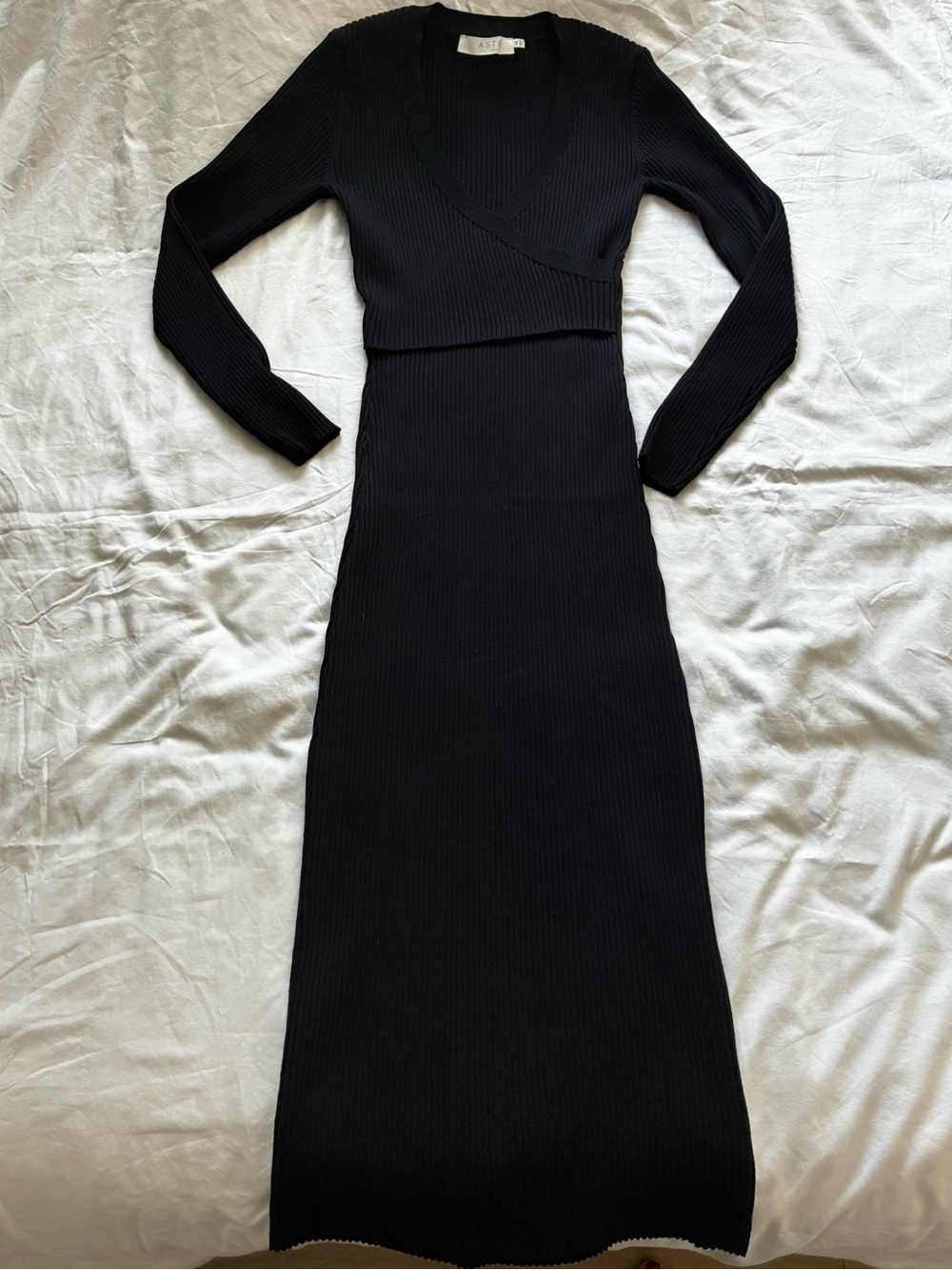 Astr Black Long Sleeve V-Neck Ribbed Sweater Bodycon Dress
